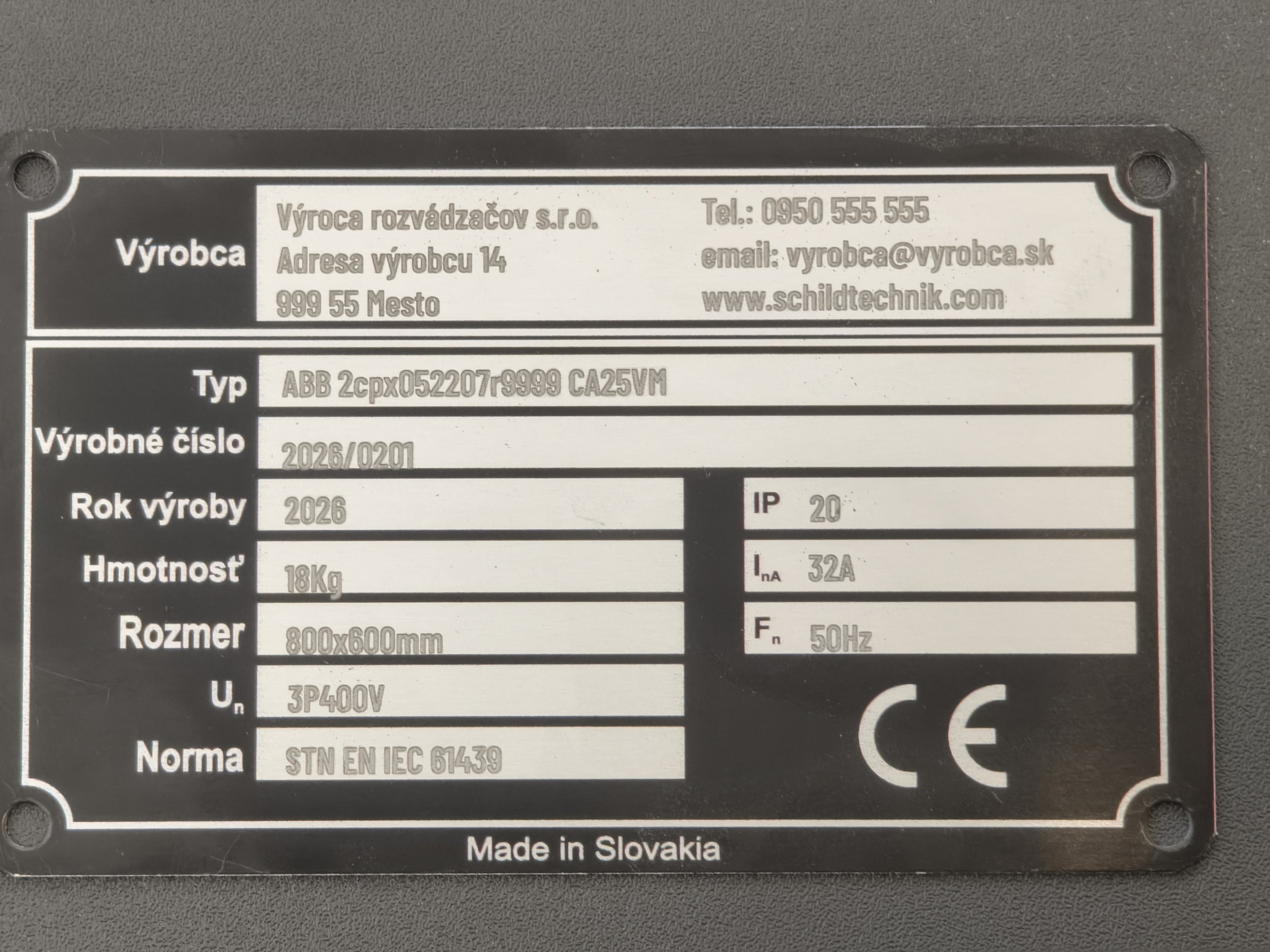 Typenschild 115×70 mm – Eloxal-Alu 0,8 mm (Unterdruck) + Laser/Dot-Peen | 4 Bohrungen + 3M Schaumkleber