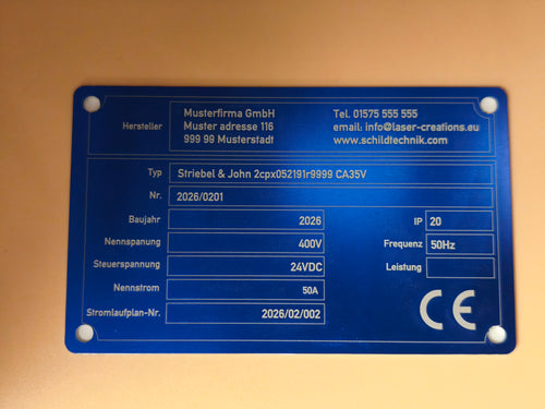 Anodisiertes Aluminium Typenschild 115×70 mm – Lasergravur nach Wunsch (mit 3M™ Klebefolie / 4 Bohrungen)
